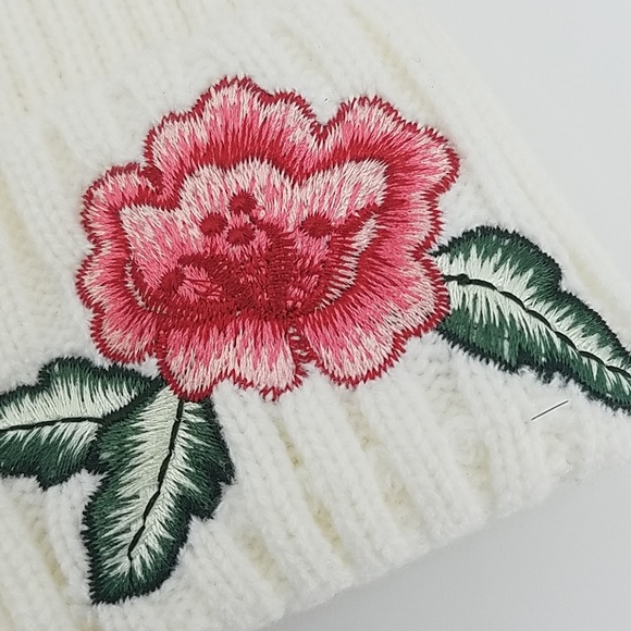 NWT Giani Bini Girls Beanie Pom Embroidered Flower - Picture 4 of 5